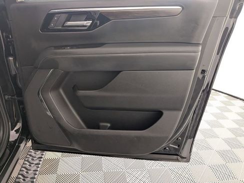 Certified 2025 Chevrolet Suburban Z71 image 34