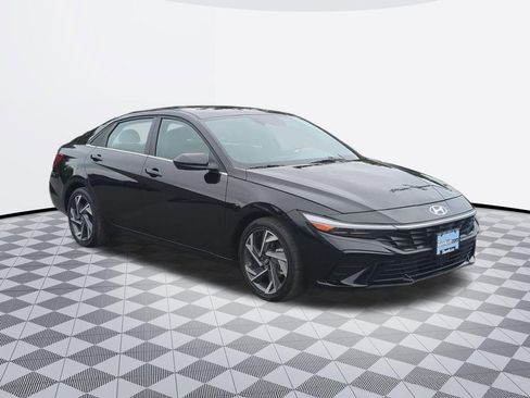 Certified 2025 Hyundai Elantra SEL FWD image 8