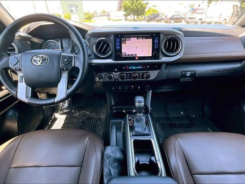 Used 2016 Toyota Tacoma Limited w/ Towing Package AWD/4WD image 16