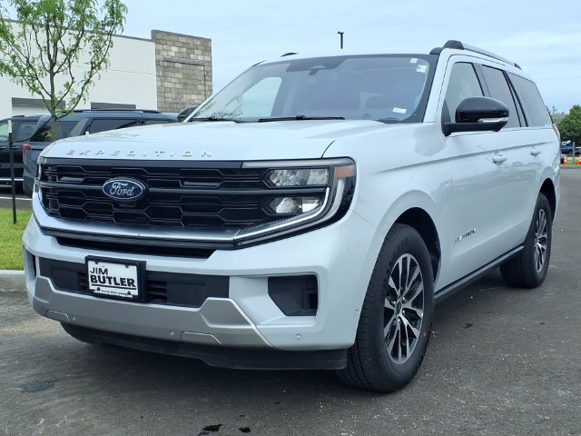 Used 2025 Ford Expedition Platinum AWD/4WD image 2