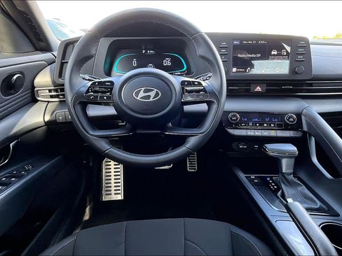 Certified 2025 Hyundai Elantra Sport image 12