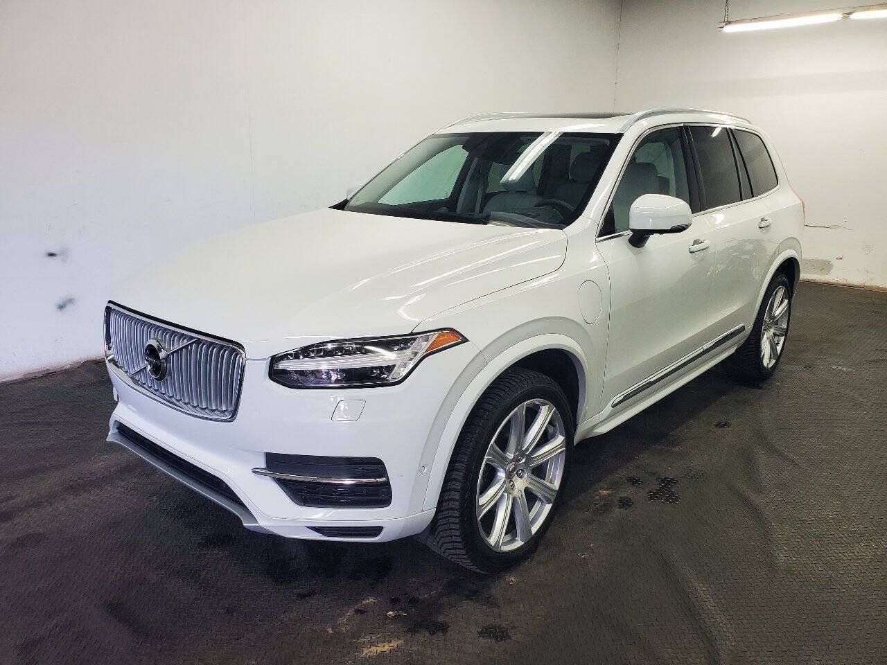 Used 2017 Volvo XC90 T8 Inscription w/ Vision Package AWD/4WD image 1