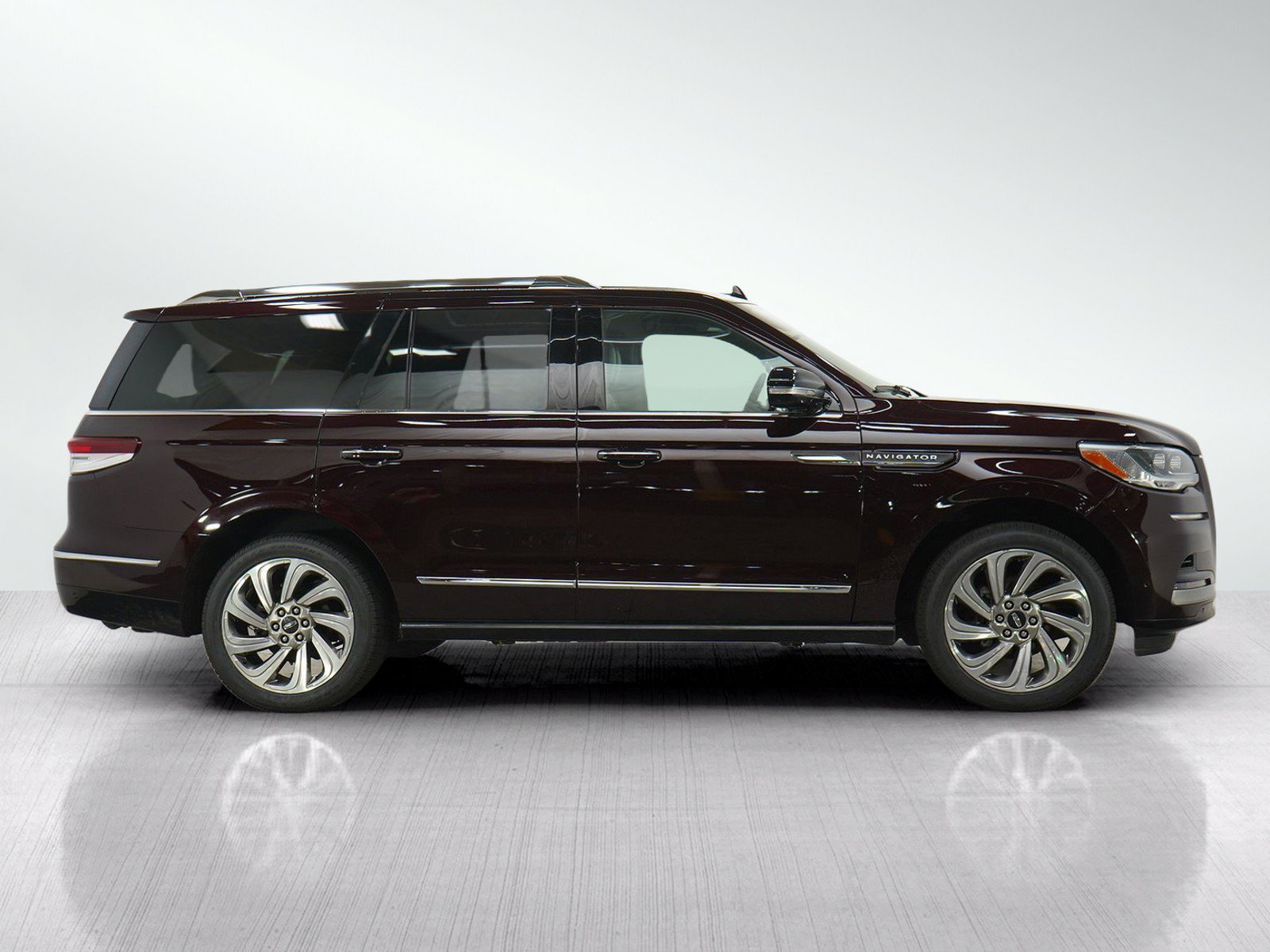 Used 2023 Lincoln Navigator Reserve w/ Equipment Group 201A AWD/4WD image 6