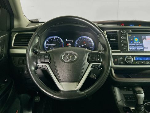 Used 2018 Toyota Highlander Limited Platinum image 18