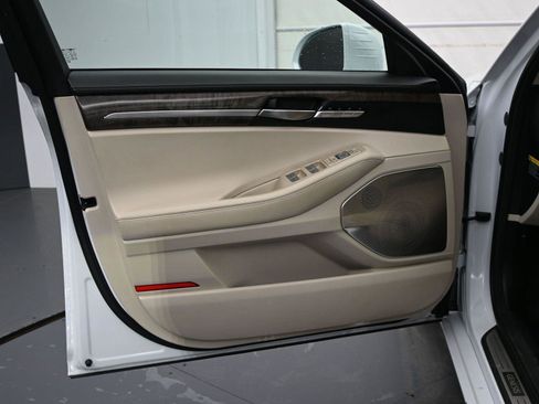 Used 2019 Genesis G90 5.0 Ultimate image 10