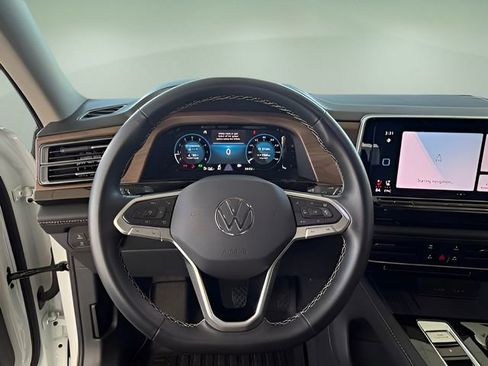 Used 2025 Volkswagen Atlas SE image 24