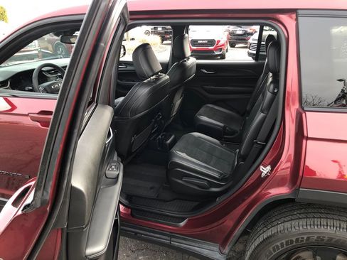 Certified 2024 Jeep Grand Cherokee L Altitude image 22