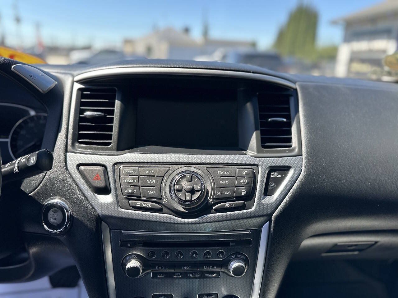 Used 2018 Nissan Pathfinder SL FWD image 12