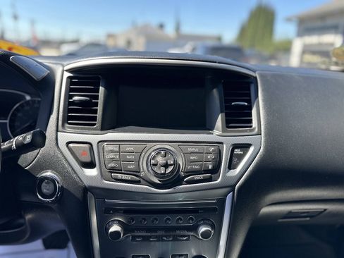 Used 2018 Nissan Pathfinder SL FWD image 12