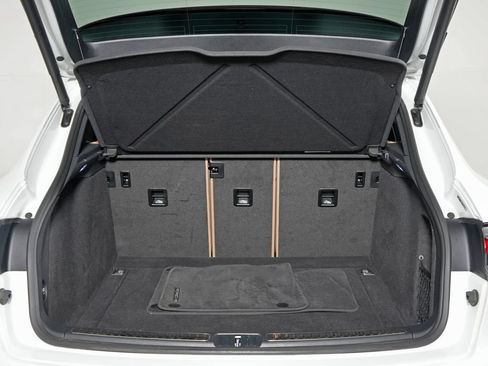 Certified 2021 Porsche Macan AWD/4WD image 44