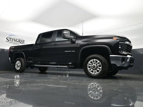 Used 2025 Chevrolet Silverado 2500 LT w/ Convenience Package image 17