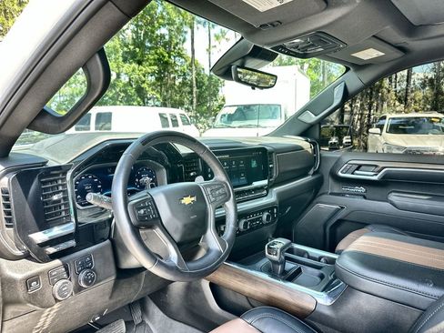Certified 2025 Chevrolet Silverado 1500 High Country AWD/4WD image 10