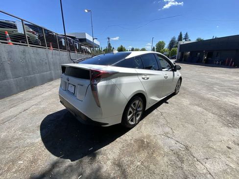Used 2016 Toyota Prius Three Touring FWD image 6