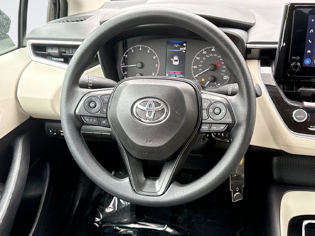 Used 2025 Toyota Corolla LE FWD image 11