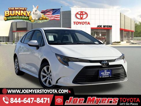 Used 2025 Toyota Corolla LE image 1