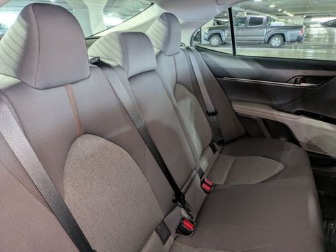 Used 2018 Toyota Camry LE FWD image 19