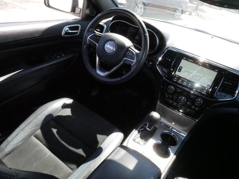 Used 2022 Jeep Grand Cherokee Laredo X AWD/4WD image 9
