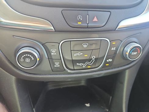 Used 2022 Chevrolet Equinox LT FWD image 17