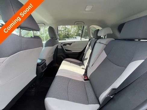 Used 2022 Toyota RAV4 XLE AWD/4WD image 30