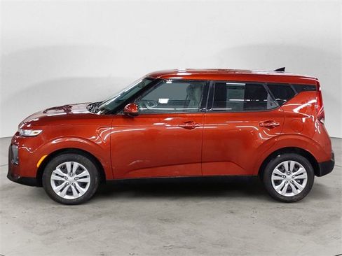 Used 2020 Kia Soul LX image 2