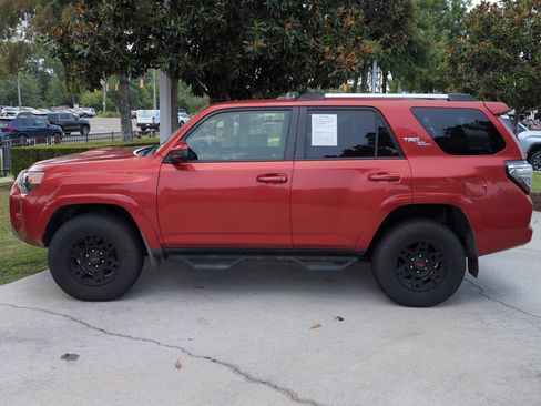 Used 2018 Toyota 4Runner TRD Off-Road AWD/4WD image 7