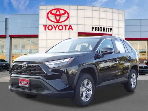 Used 2025 Toyota RAV4 XLE AWD/4WD image 1