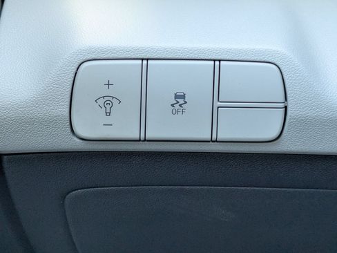 Certified 2025 Hyundai Elantra Limited FWD image 27