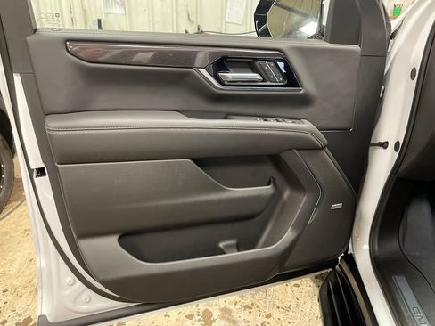 Used 2026 GMC Yukon Elevation AWD/4WD image 15
