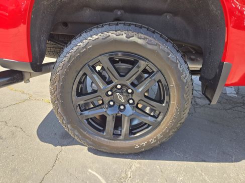 Used 2025 Chevrolet Silverado 1500 Custom Trail Boss w/ Turbomax Blackout Package AWD/4WD image 31