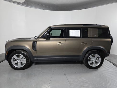 Used 2023 Land Rover Defender 110 SE image 6