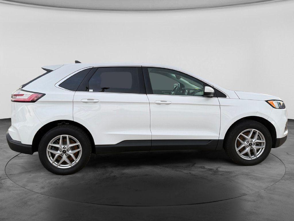 Used 2024 Ford Edge SEL AWD/4WD image 11