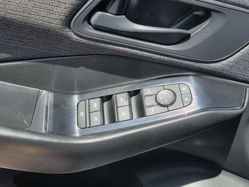 Used 2023 Nissan Rogue S AWD/4WD image 18
