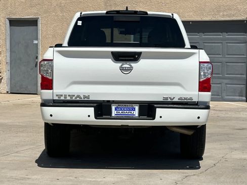 Used 2023 Nissan Titan SV image 4