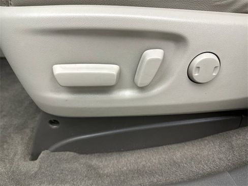 Used 2015 Toyota Sienna XLE image 12