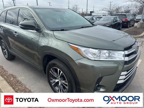 Certified 2019 Toyota Highlander LE image 1