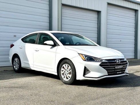Used 2020 Hyundai Elantra SE w/ Cargo Package (C1) FWD image 3