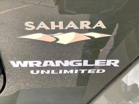 Used 2015 Jeep Wrangler Unlimited Sahara w/ Dual Top Group AWD/4WD image 32