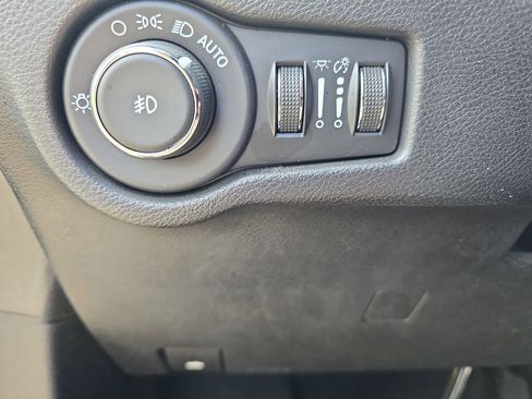 Used 2022 Chrysler Pacifica Limited w/ S Appearance Package FWD image 27