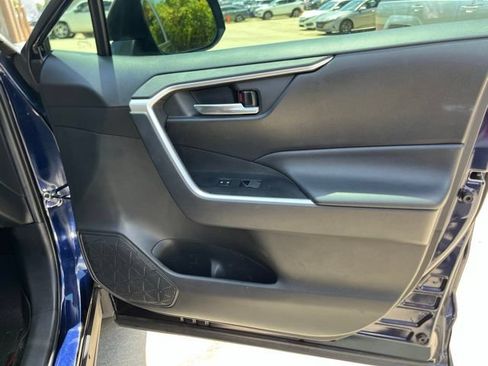 Used 2019 Toyota RAV4 XLE Premium FWD image 18