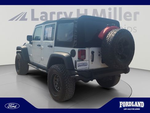 Used 2015 Jeep Wrangler Unlimited Rubicon w/ Dual Top Group AWD/4WD image 3