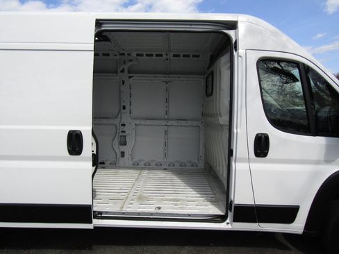 Used 2025 RAM ProMaster 3500 w/ Convenience Group image 22