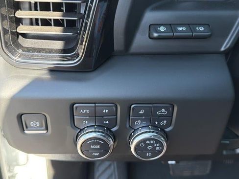 Used 2024 GMC Sierra 2500 AT4 w/ AT4 Premium Plus Package AWD/4WD image 34