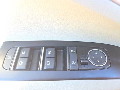 Used 2024 Kia Soul LX FWD image 17