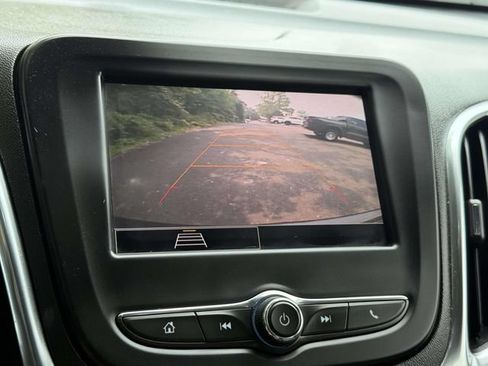 Certified 2022 Chevrolet Equinox LS w/ Driver Confidence II Package FWD image 16