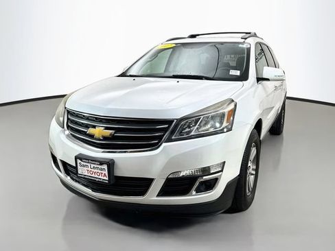 Used 2017 Chevrolet Traverse LT FWD image 3