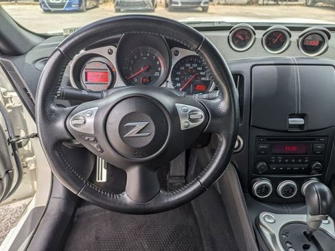Used 2015 Nissan 370Z Coupe RWD image 28