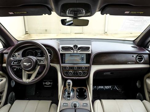 Used 2023 Bentley Bentayga Extended Wheelbase AWD/4WD image 17
