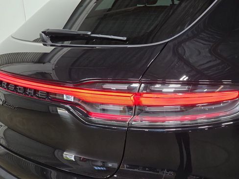 Used 2025 Porsche Macan image 30
