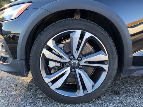 Used 2025 Volvo V60 B5 Cross Country Plus image 9