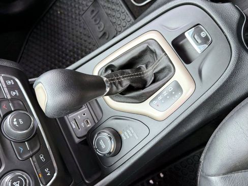 Used 2015 Jeep Cherokee Latitude w/ Cold Weather Group AWD/4WD image 18